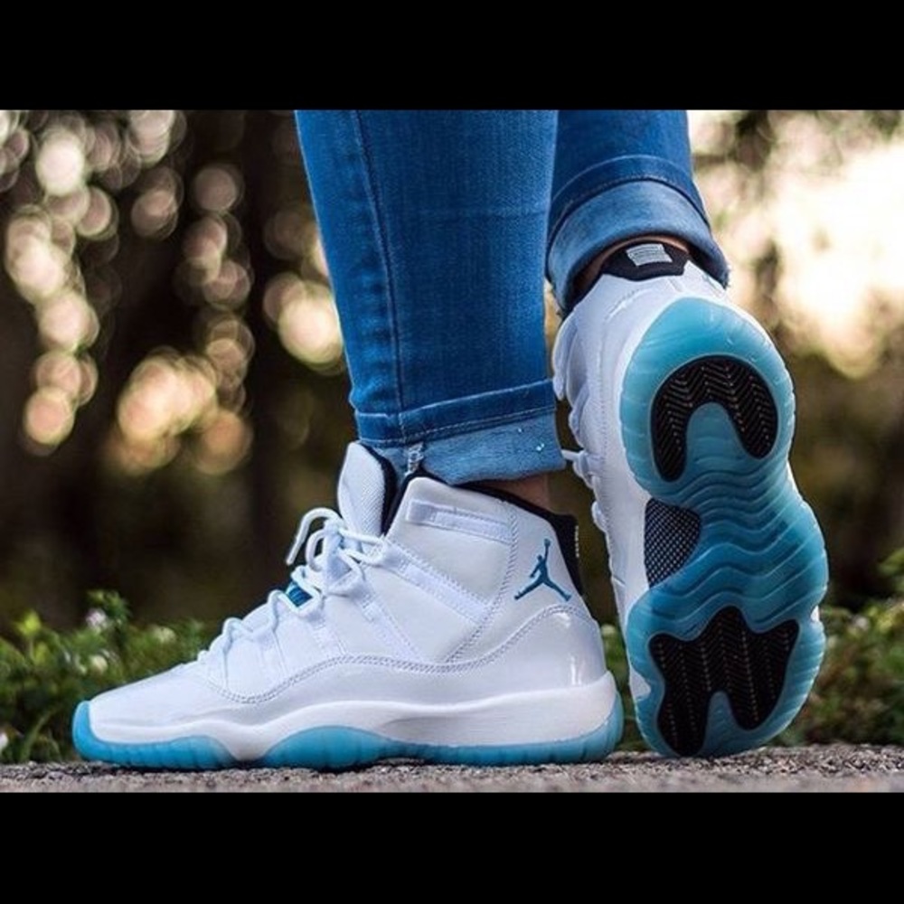 Jordan Athletic Shoes in White and Blue